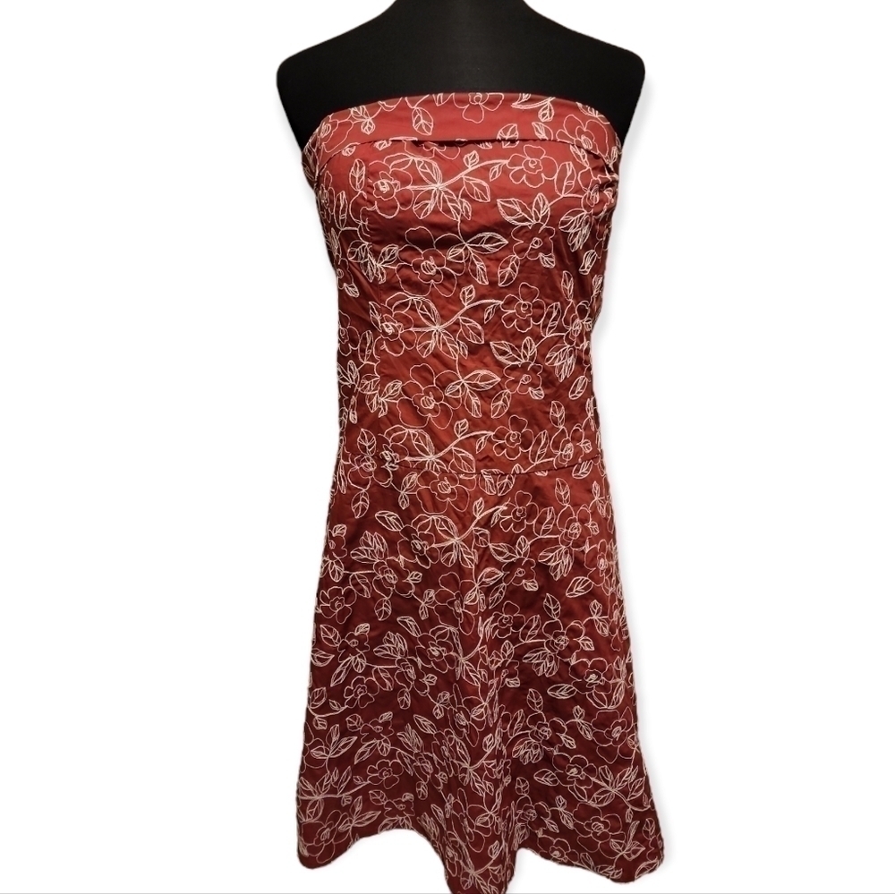 𝅺Torrid Strapless Floral Embroidered Dress